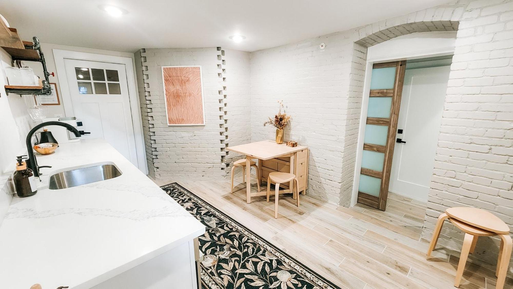 Private Modern Luxury Suite In Historic Stone Home Distrito de Colúmbia Exterior foto