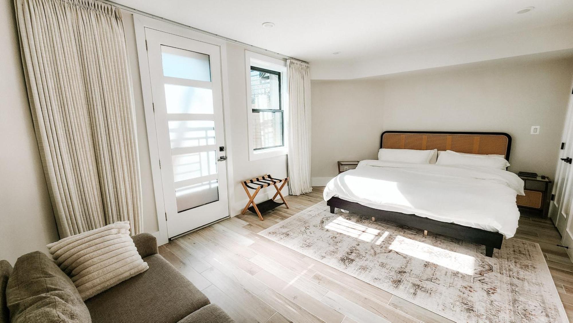 Private Modern Luxury Suite In Historic Stone Home Distrito de Colúmbia Exterior foto